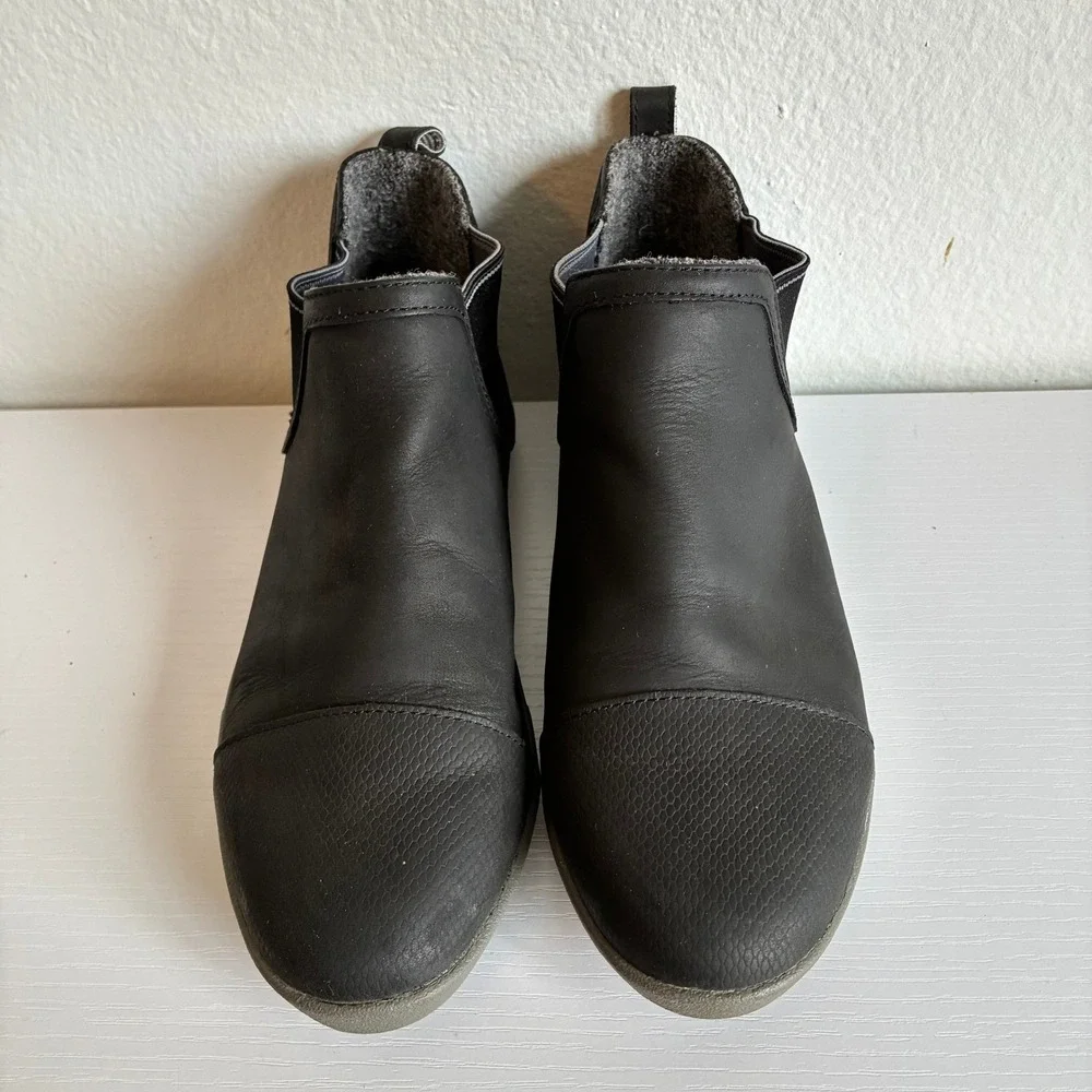 OluKai Pumehana Hulu Wp Waterproof Leather Ankle Chelsea Boots Womens 7.5 EUC